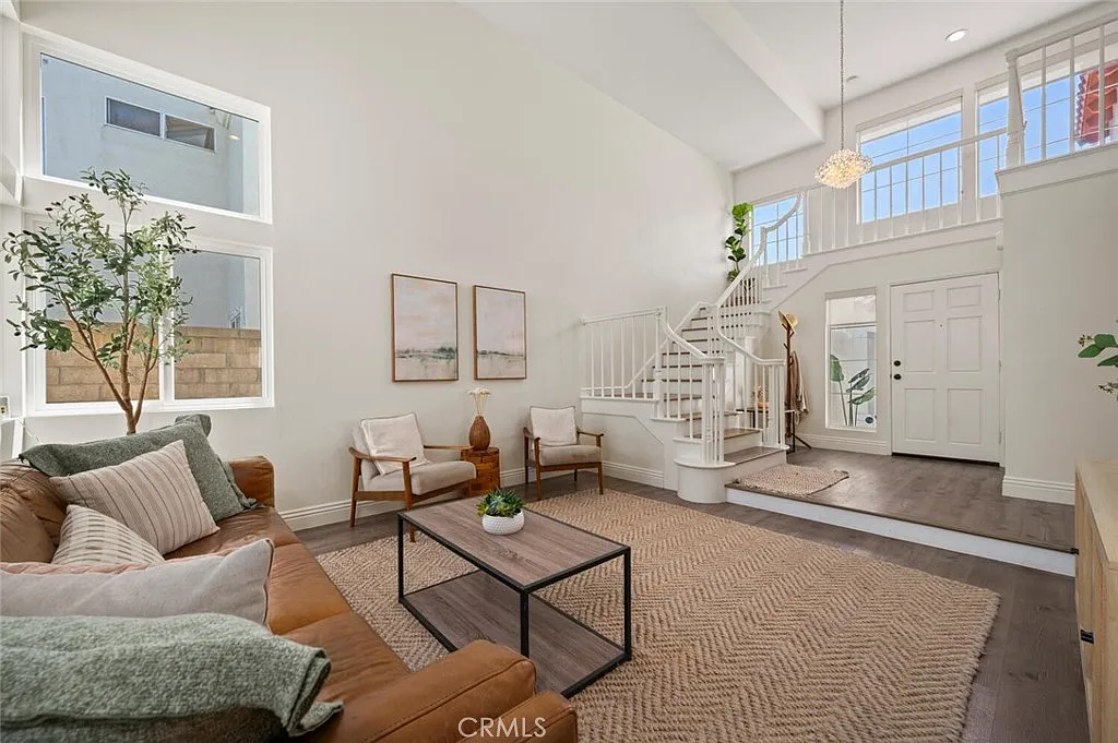 4 bed, 2427 sqft, $8,500 — Photo 3