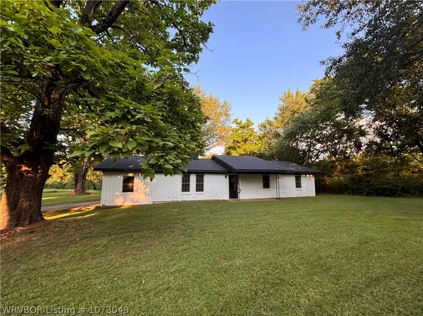 406 S Elm St, Hartford, AR 72938