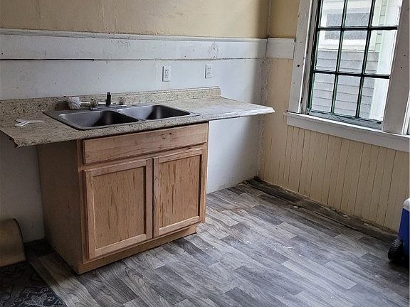 3rd image of 416 Wohlers Ave