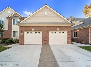 29490 Woodpark Cir, Warren, MI