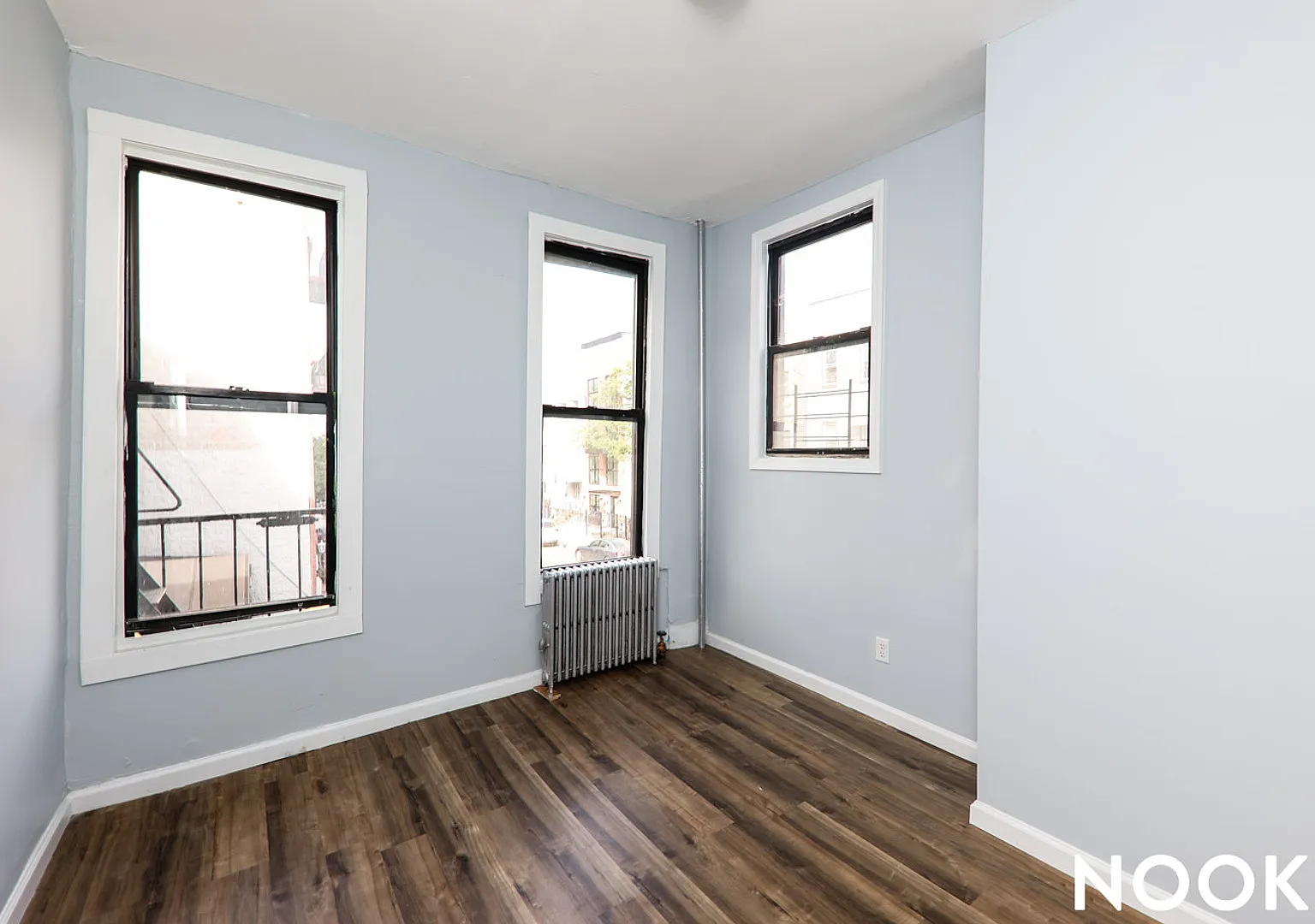 291 Evergreen Avenue — Photo 2