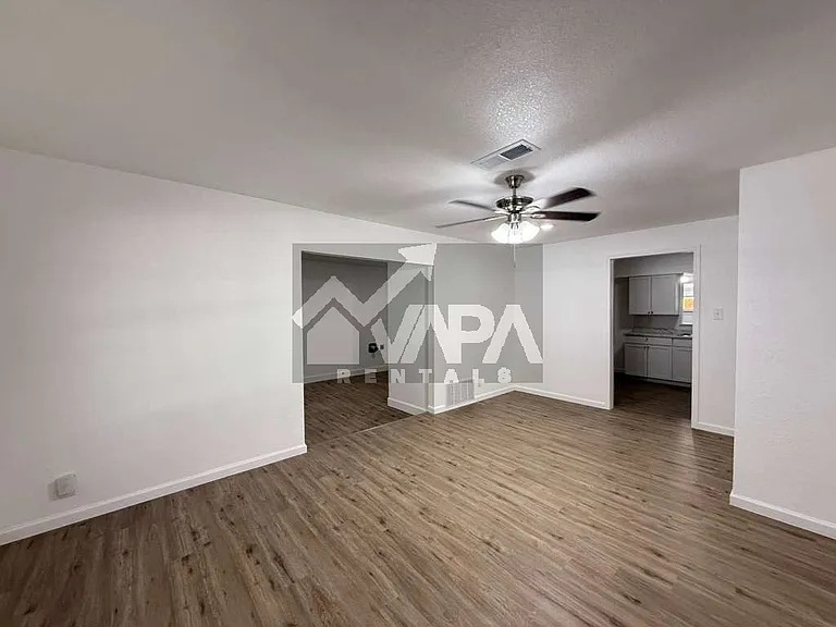 943 Weizmann St — Photo 12