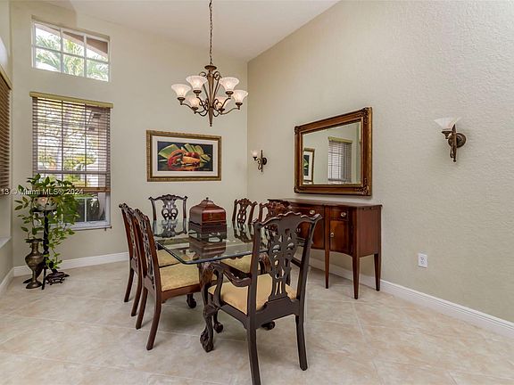 4th image of 18614 SW 47th Ct