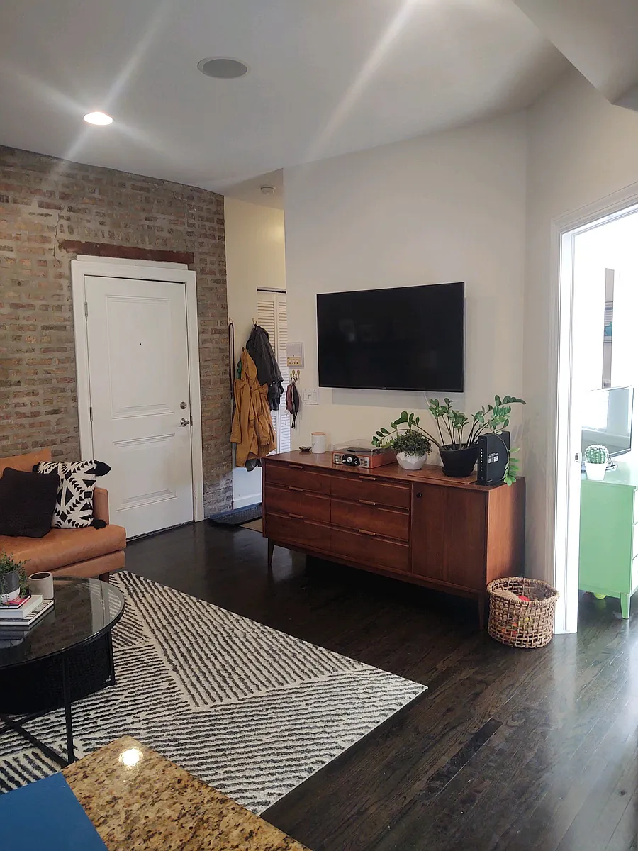 Building Photo - 2610 N Whipple St #1
