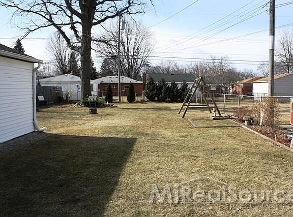 4th image of 23016 Brookdale Blvd