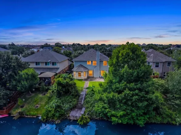 1619 Roaring Springs Ln, Seabrook, TX 77586