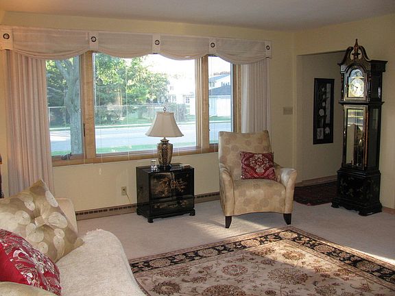 Livinr Room 2
						:
						All window coverings convey with sale.