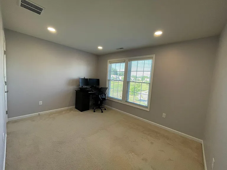 2nd Floor-Carpeted 2nd Bedroom