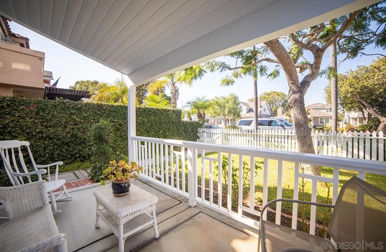 3 bed, 3.5 bath, 2515 sqft, $7,500 — Photo 2