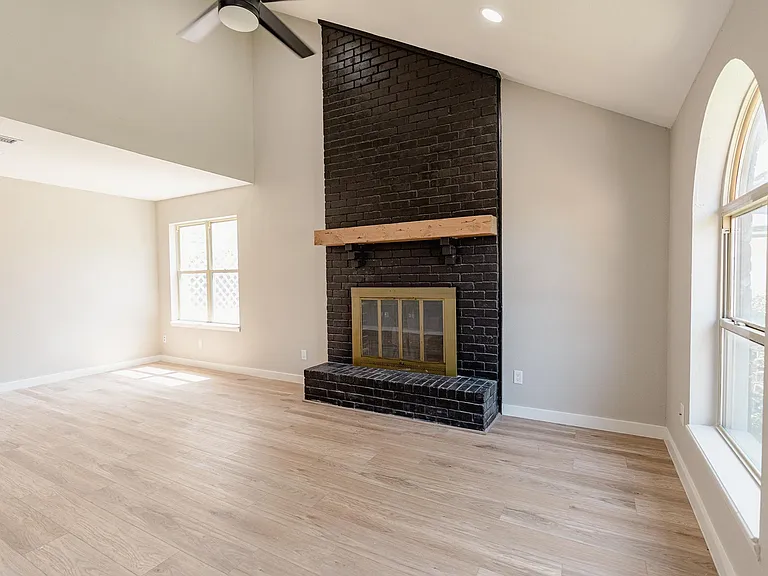 2027 Lucerne Cir — Photo 7