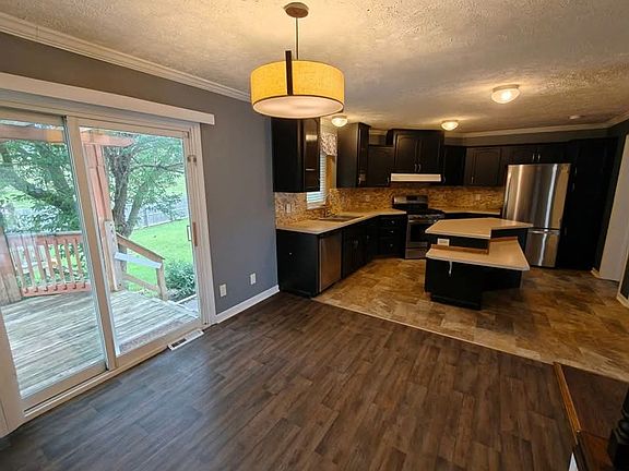4th image of 802 Fern Dr