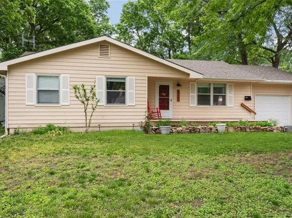 817 S Ash St, Ottawa, KS 66067