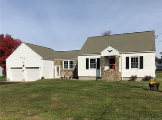 27 Mary St, Waterford, CT 06385