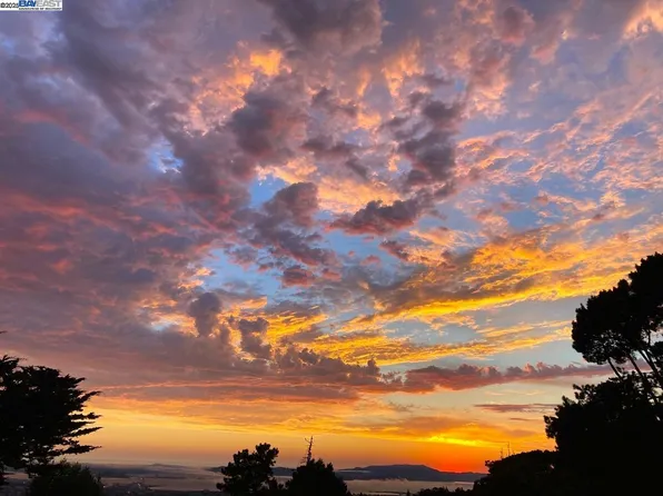 7403 Skyline Blvd, Oakland, CA 94611