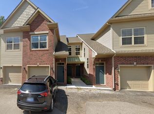 647 Pointe Dr, Walled Lake, MI 48390