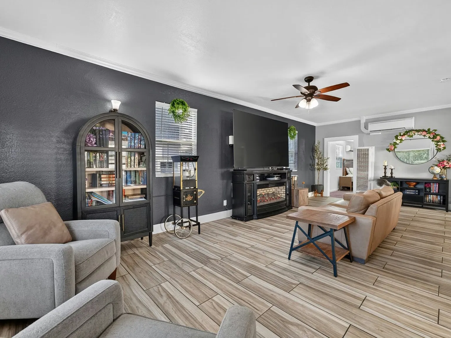 6 bed, 2432 sqft, $3,000 — Photo 4