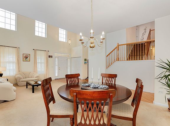 5th image of 551 Barclay Dr