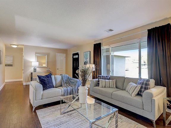 4th image of 25 Uxbridge Ct