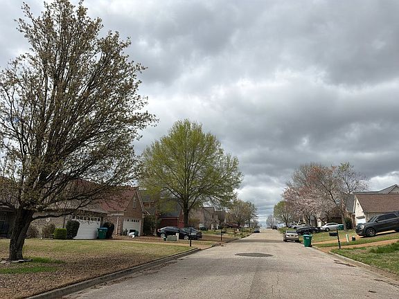 5th image of 200 Magnolia Garden Ln