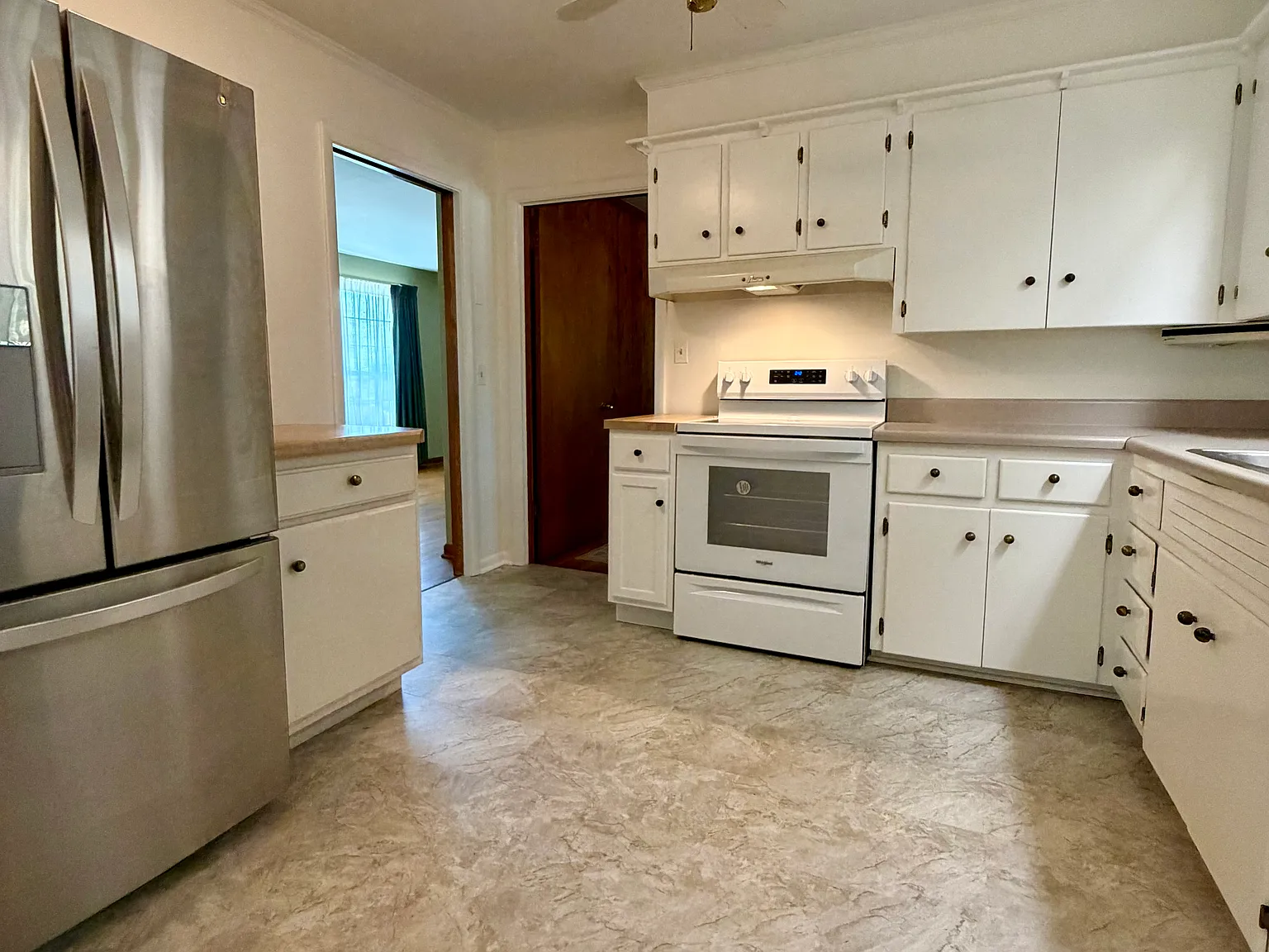 3 bed, 1400 sqft, $2,900 — Photo 3