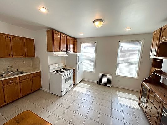 1st image of 95 Eckford St Floor 3