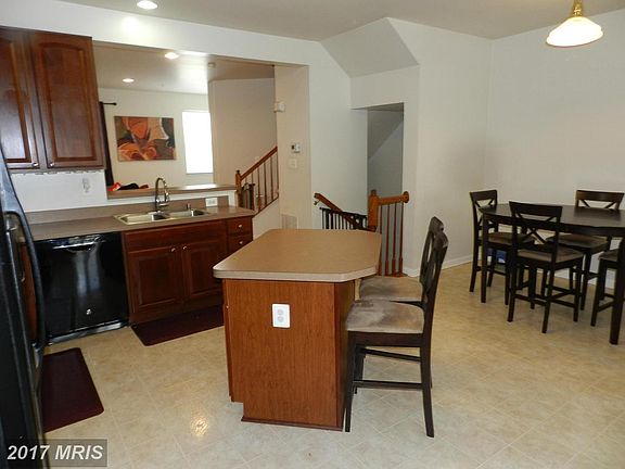 Kitchen Island & Table