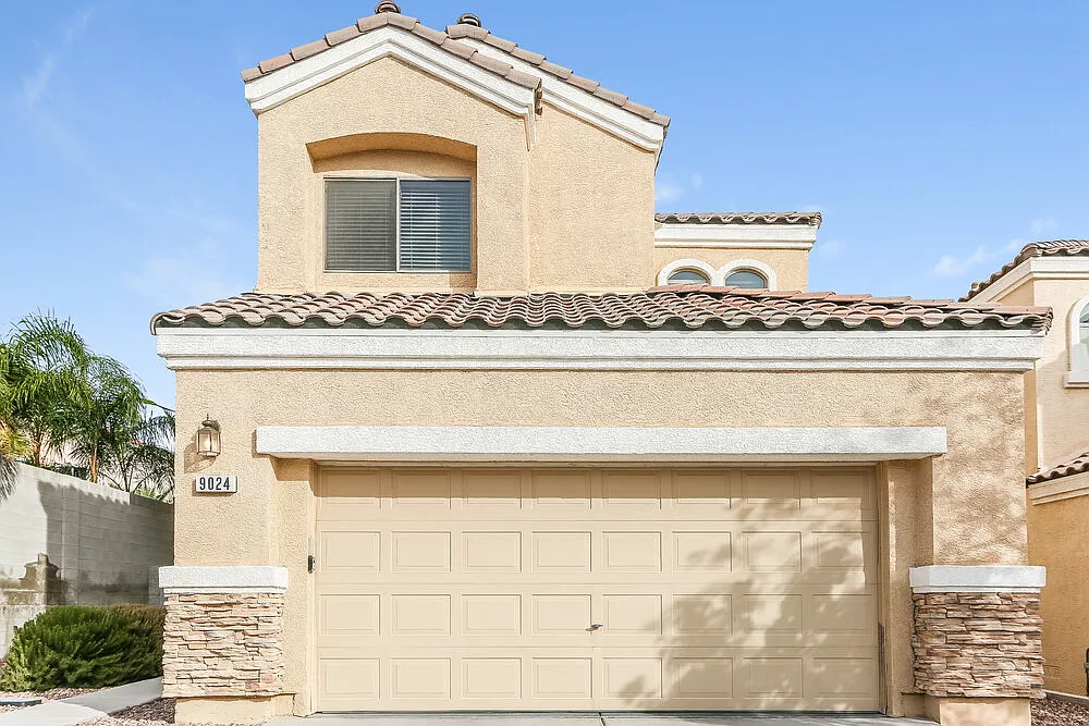 3 bed, 3.0 bath, 2464 sqft, $3,550 — Photo 1