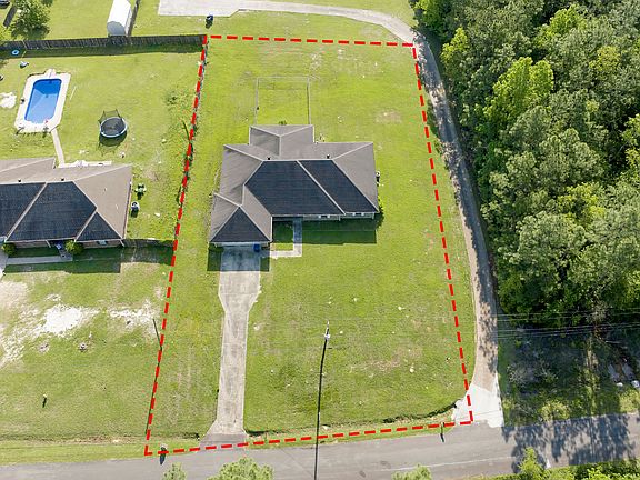 3rd image of 708 Woodland Dr