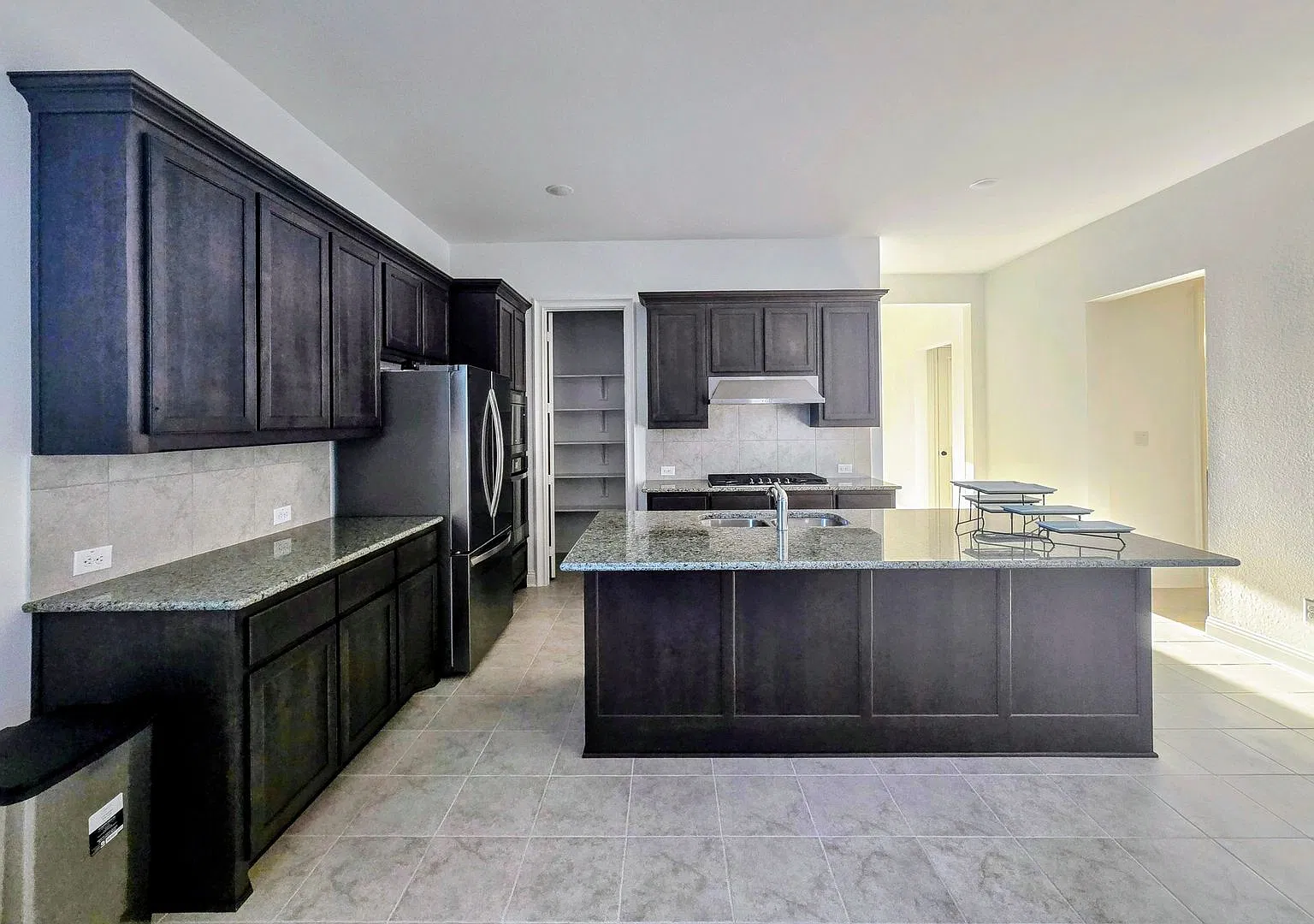 Stunning Newly Built 4-Bedroom Home with extra Office Room in Prime Prosper Location — Photo 3