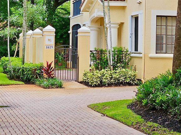 2nd image of 1675 Passion Vine Cir #20-1