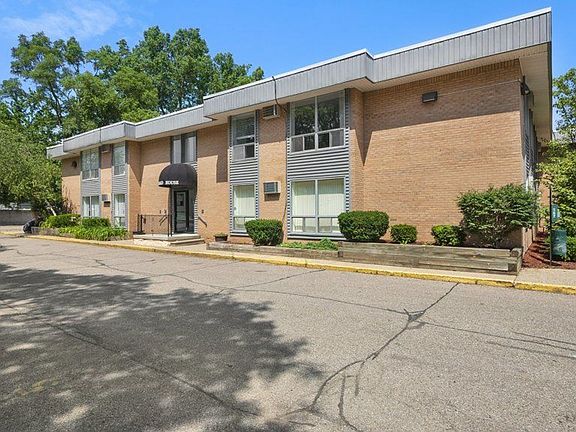 3rd image of 2200 Berkley Ave APT 105