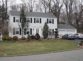 11 Chimney Ridge Ct, Township Of Washington, NJ 07676