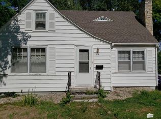 814 Sunset Ave, Manhattan, KS 66502