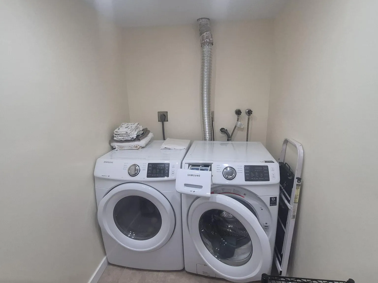 2 bed, 2.0 bath, 1175 sqft, $5,000 — Photo 3