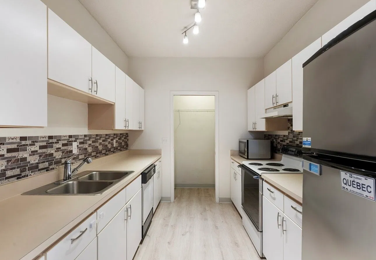 2 bed, 1123 sqft, $2,400 — Photo 3