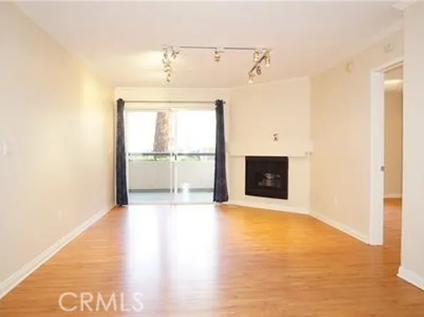 21400 Burbank Blvd APT 112, Woodland Hills, CA 91367