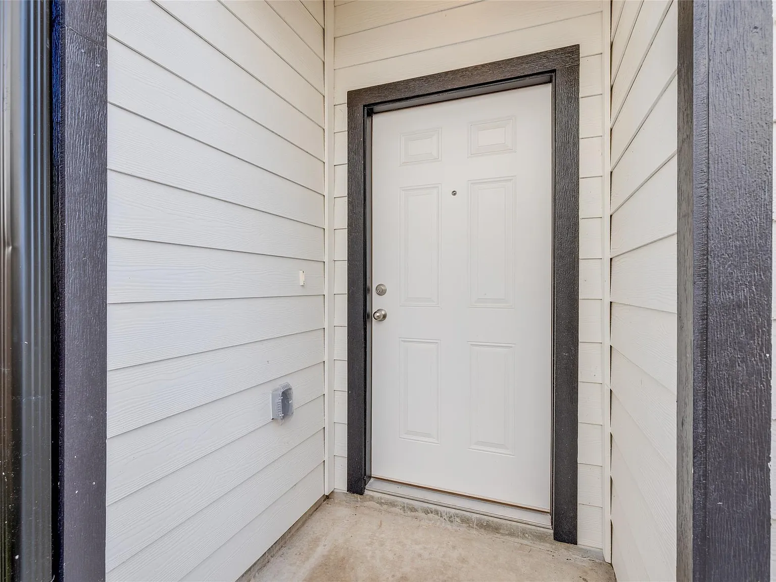 3 bed, 2.5 bath, 2007 sqft, $2,400 — Photo 2