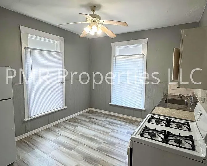 905 S 14th St — Photo 2