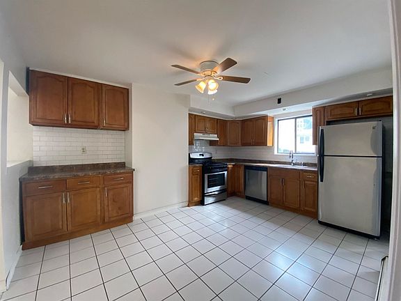3rd image of 944 W Side Ave #2L