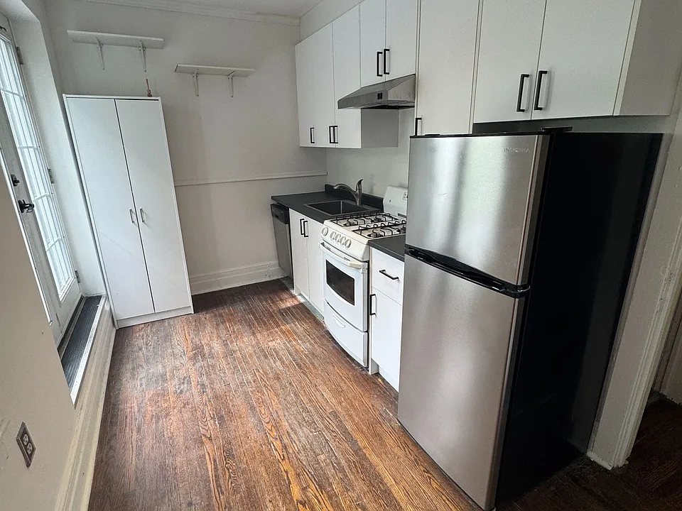 920 Woodbine Ave