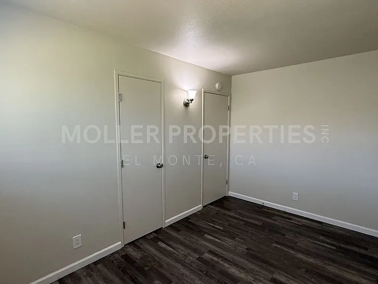 Cedar 4134-4138 — Photo 5