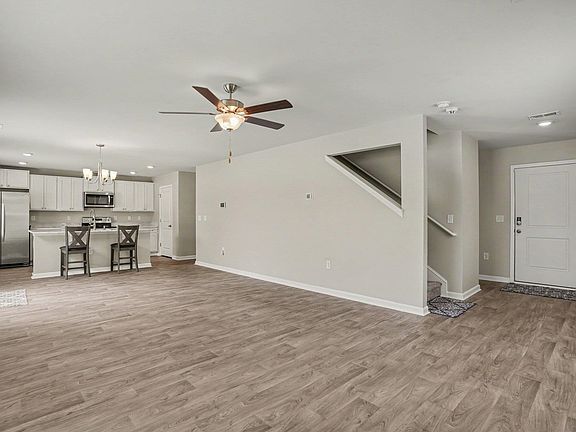 3rd image of 312 Spruce Pine Way