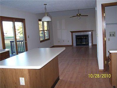 3rd image of 220 Oakview Ct