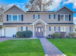 2 Bluebird Dr, Syosset, NY 11791