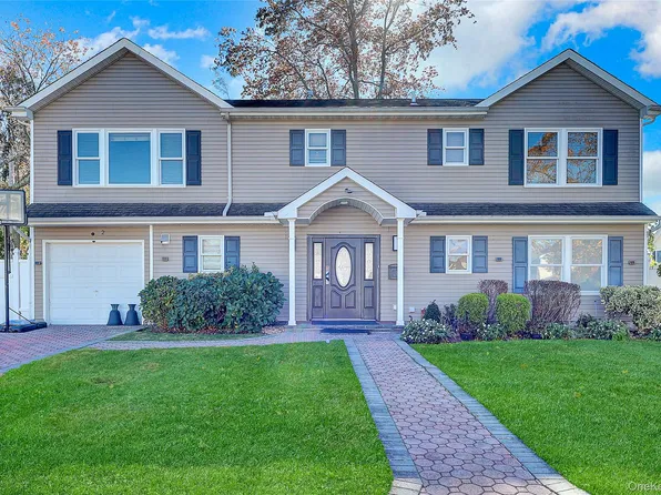 2 Bluebird Dr, Syosset, NY 11791