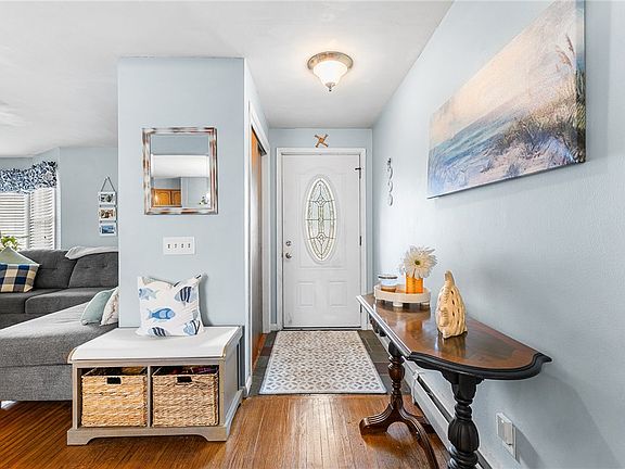 3rd image of 331 El Mar Dr