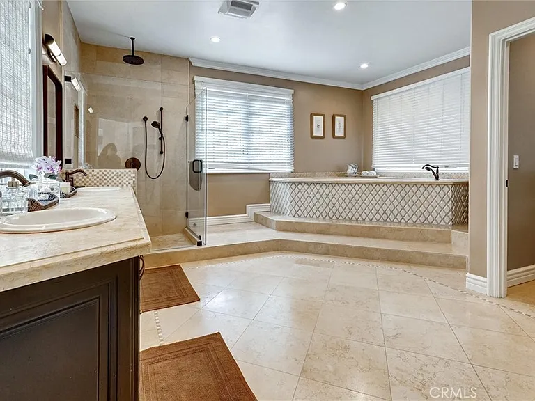 4751 Topeka Dr — Photo 35