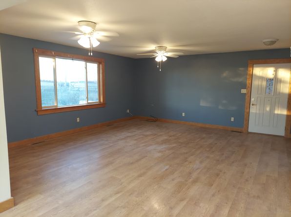 (undisclosed Address), Decorah, IA 52101
