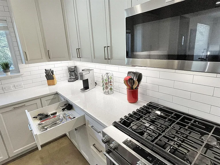 1101 Summit St #2 — Photo 4