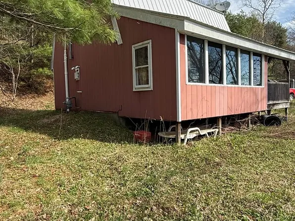 20 Lost Ln, Coudersport, PA 16915